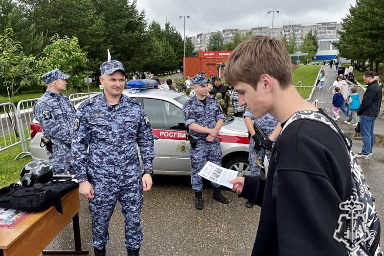 Юные костромичи побывали в роли росгвардейцев