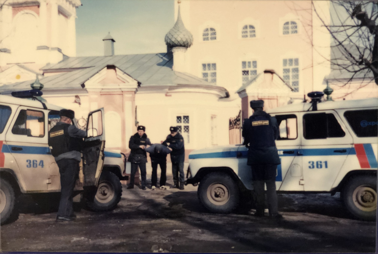 К ведомственному фото-челленджу «Связь поколений» присоединились сотрудники Росгвардии в Костроме