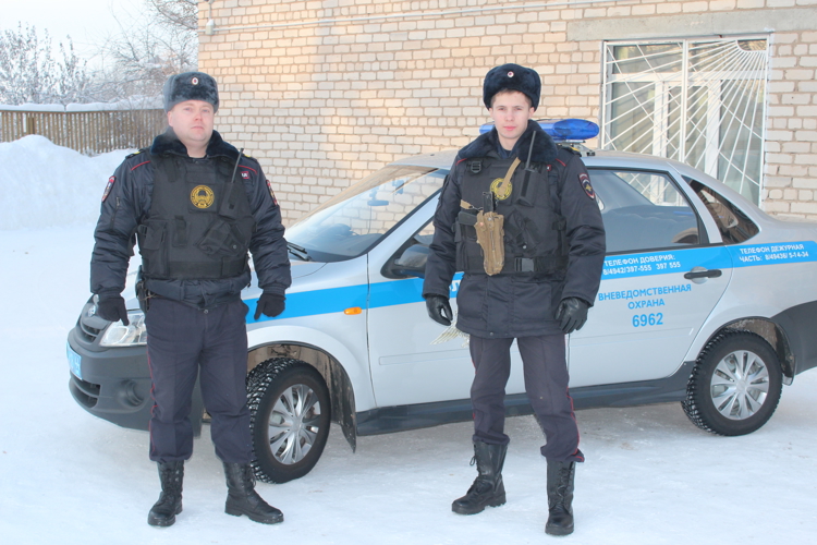 К ведомственному фото-челленджу «Связь поколений» присоединились сотрудники Росгвардии в Костроме