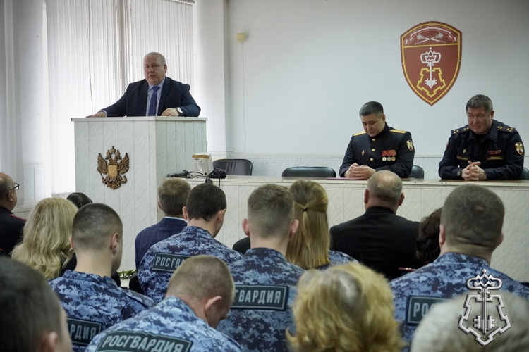 От ветерана до новичка: в Костроме чествовали сотрудников вневедомственной охраны Росгвардии