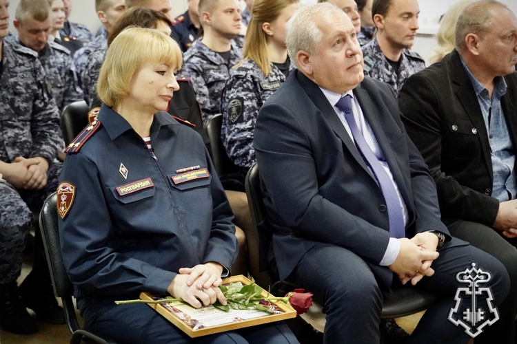 От ветерана до новичка: в Костроме чествовали сотрудников вневедомственной охраны Росгвардии
