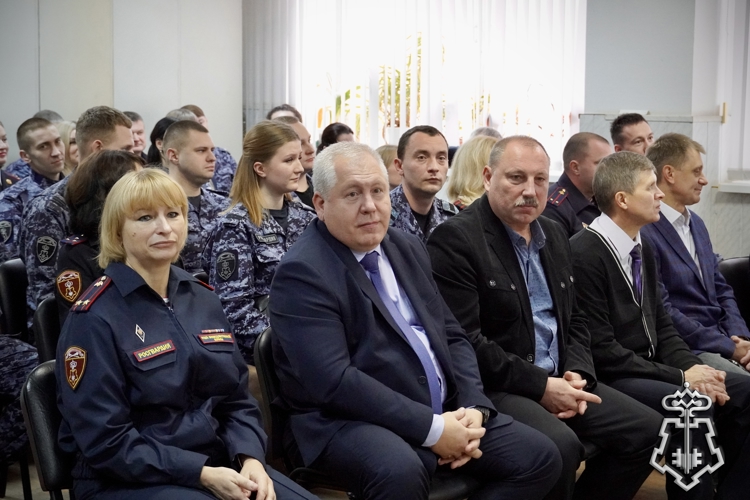 От ветерана до новичка: в Костроме чествовали сотрудников вневедомственной охраны Росгвардии