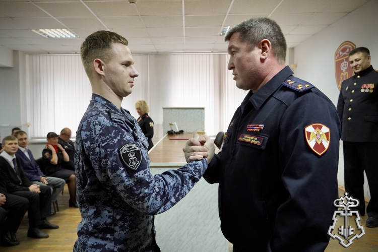 От ветерана до новичка: в Костроме чествовали сотрудников вневедомственной охраны Росгвардии