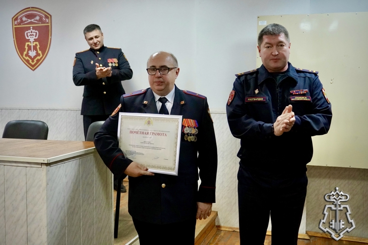 От ветерана до новичка: в Костроме чествовали сотрудников вневедомственной охраны Росгвардии