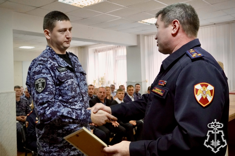 От ветерана до новичка: в Костроме чествовали сотрудников вневедомственной охраны Росгвардии