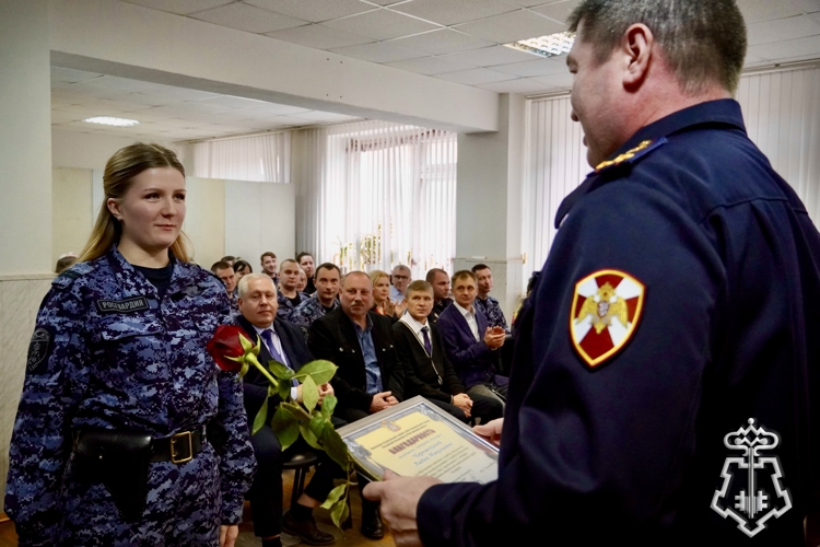 От ветерана до новичка: в Костроме чествовали сотрудников вневедомственной охраны Росгвардии