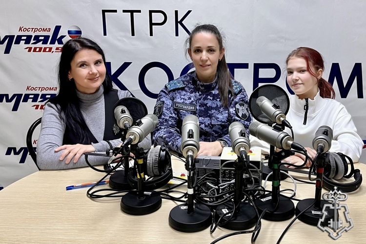 В преддверии Дня матери сотрудница вневедомственной охраны Росгвардии поделилась секретами воспитания дочери