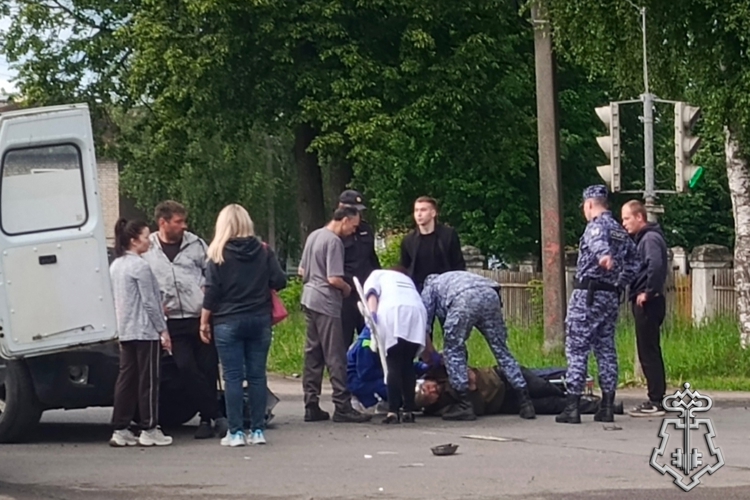 В Буе сотрудники вневедомственной охраны Росгвардии оказали помощь пострадавшему в дорожно-транспортном происшествии