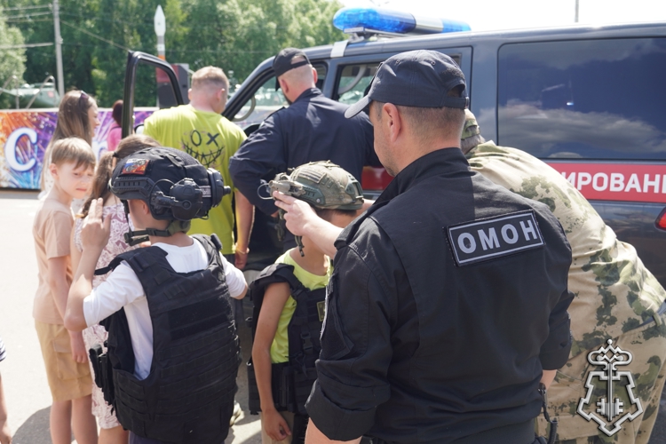 Юные костромичи побывали в роли росгвардейцев
