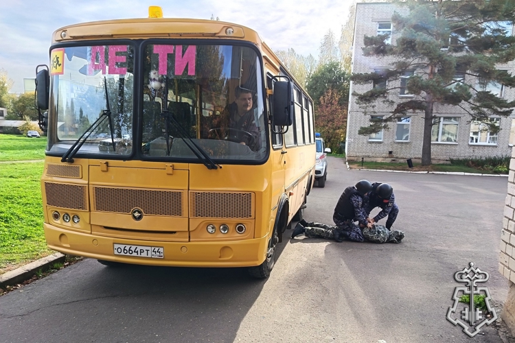 Росгвардия взяла под охрану школьные автобусы в Костромской области